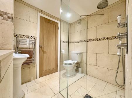 Studio Shower Room