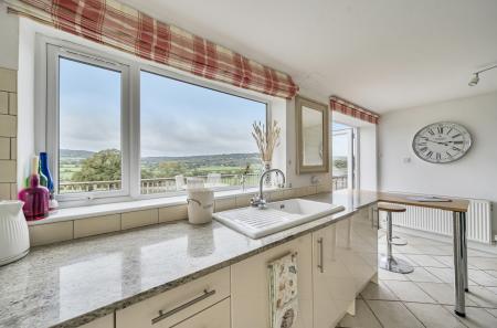 1364639-6-68ed2b6...