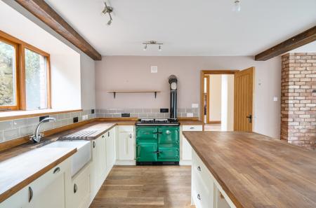 1370632-4-68ff9cb...