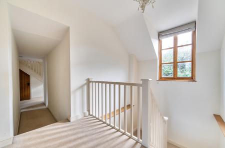 1370632-9-68ff9d9...