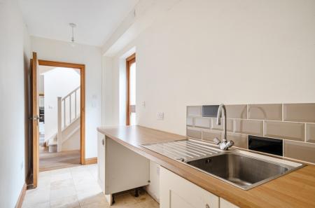 1370632-6-68ff9cd...