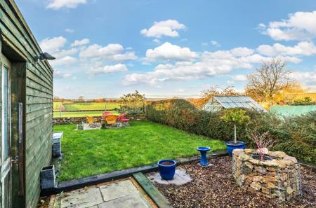 1389105-1-6941827...