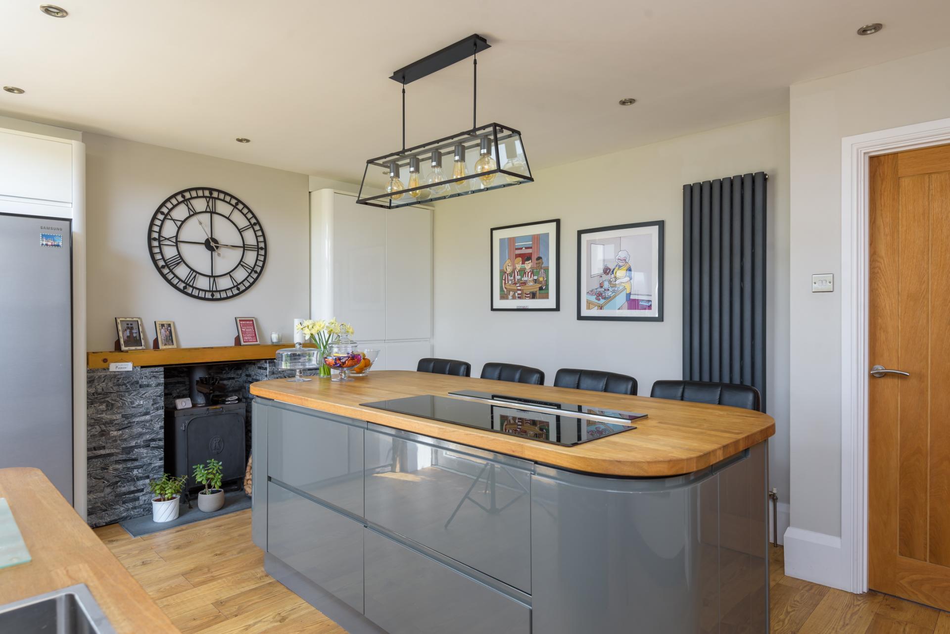 3 bedroom SemiDetached House for sale in Dronfield