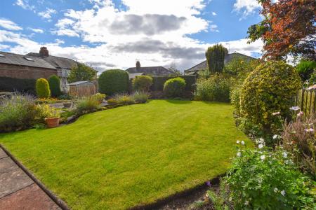 5 Barkhouse Close new Garden c.jpg