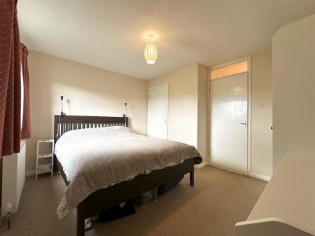 8 Mayburgh Close Bedroom 1a.jpg