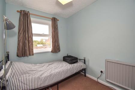 2 Croft Close Bedroom 2.jpg