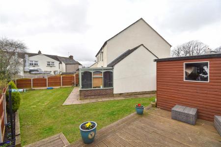 33 Cumberland Close Garden a.jpg