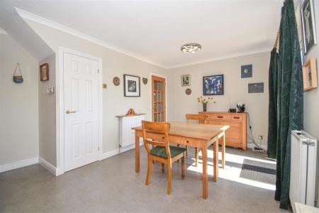 18 Barrowmoor Road Dining Kitchen d.jpg