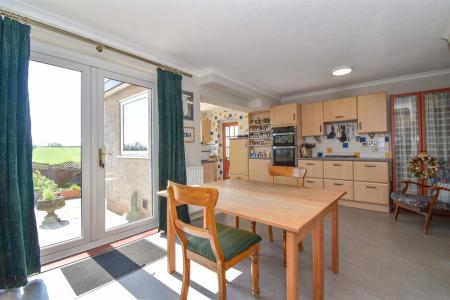 18 Barrowmoor Road Dining Kitchen e.jpg