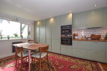 Deva Dining Kitchen c.jpg