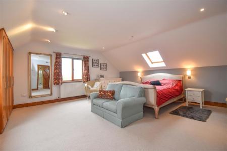 Holly Bank House Bedroom 1c.jpg