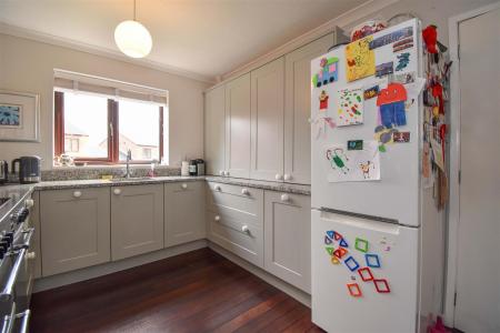 8 Fairybead Park Kitchen b.jpg