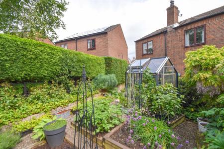 8 Fairybead Park Garden d.jpg