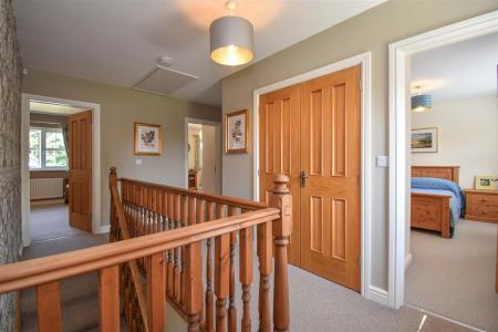 2 Goldington Drive Landing.jpg