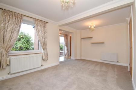 28 Cedar Close Living Room D.jpg