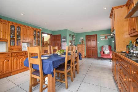 White Rose House Kitchen b.jpg