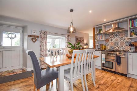 2 Swalebrook Barn Dining Kitchen b.jpg