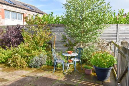 2 Swalebrook Barn Garden d.jpg