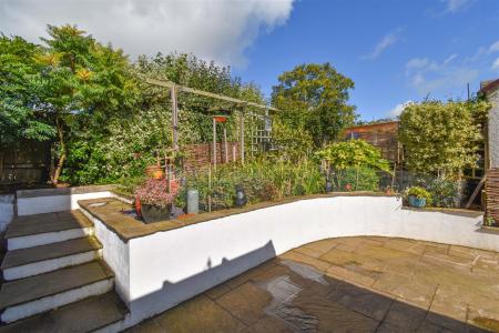 23 Cumberland Close Rear Garden b.jpg