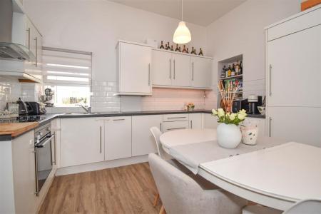 Open Plan Living Room - Kitchen