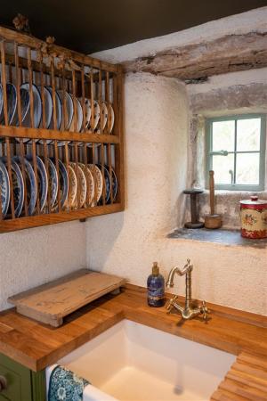 Castlehowe Kitchen b.jpg