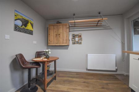 12 Croft Place Kitchen c.jpg