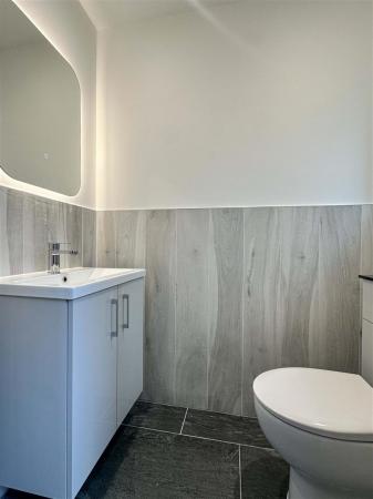 6 Joiners Close WC.jpg