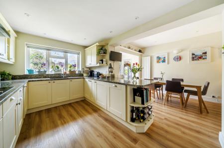 Kitchen/Breakfast Rm