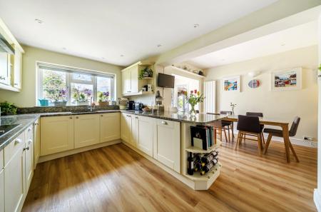 Kitchen/Dining