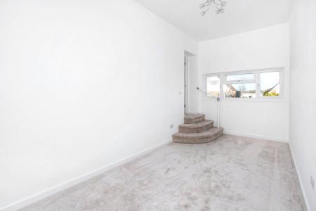 Dining/Bedroom 4