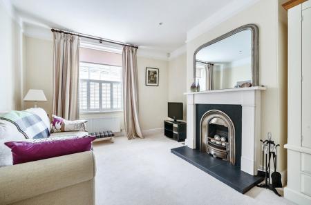 Lounge/Bed 3