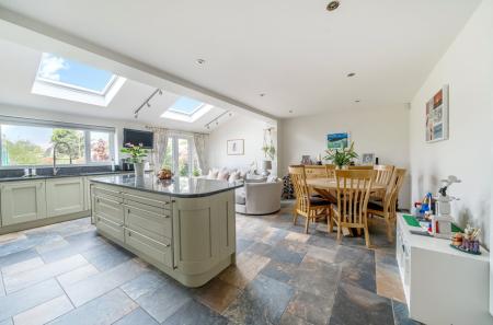 Kitchen/Dining Room