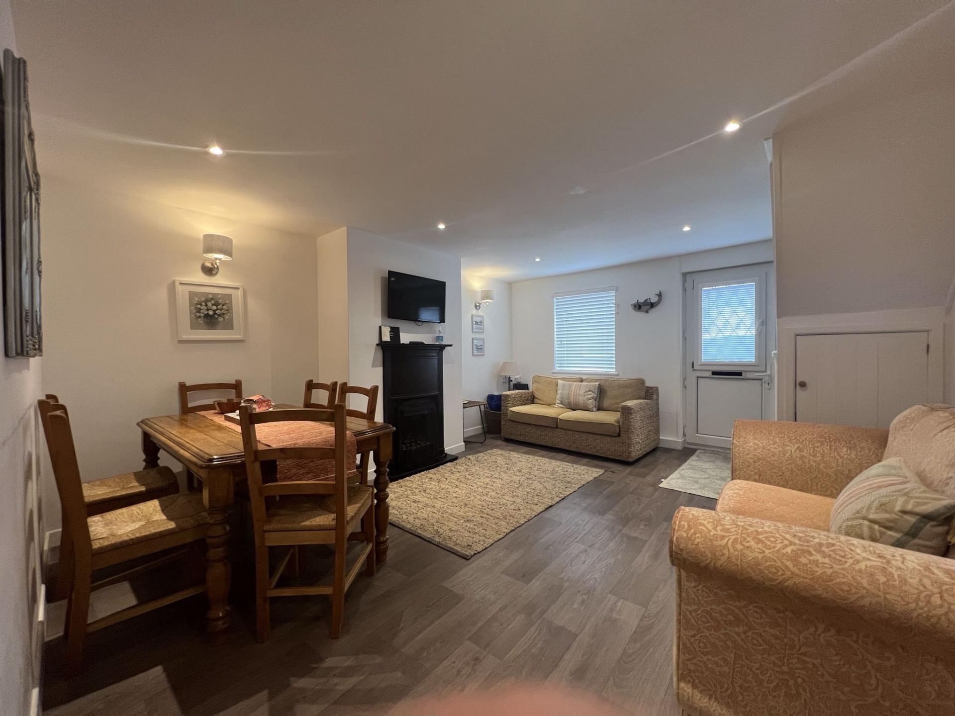 2 bedroom House for sale in Caernarfon