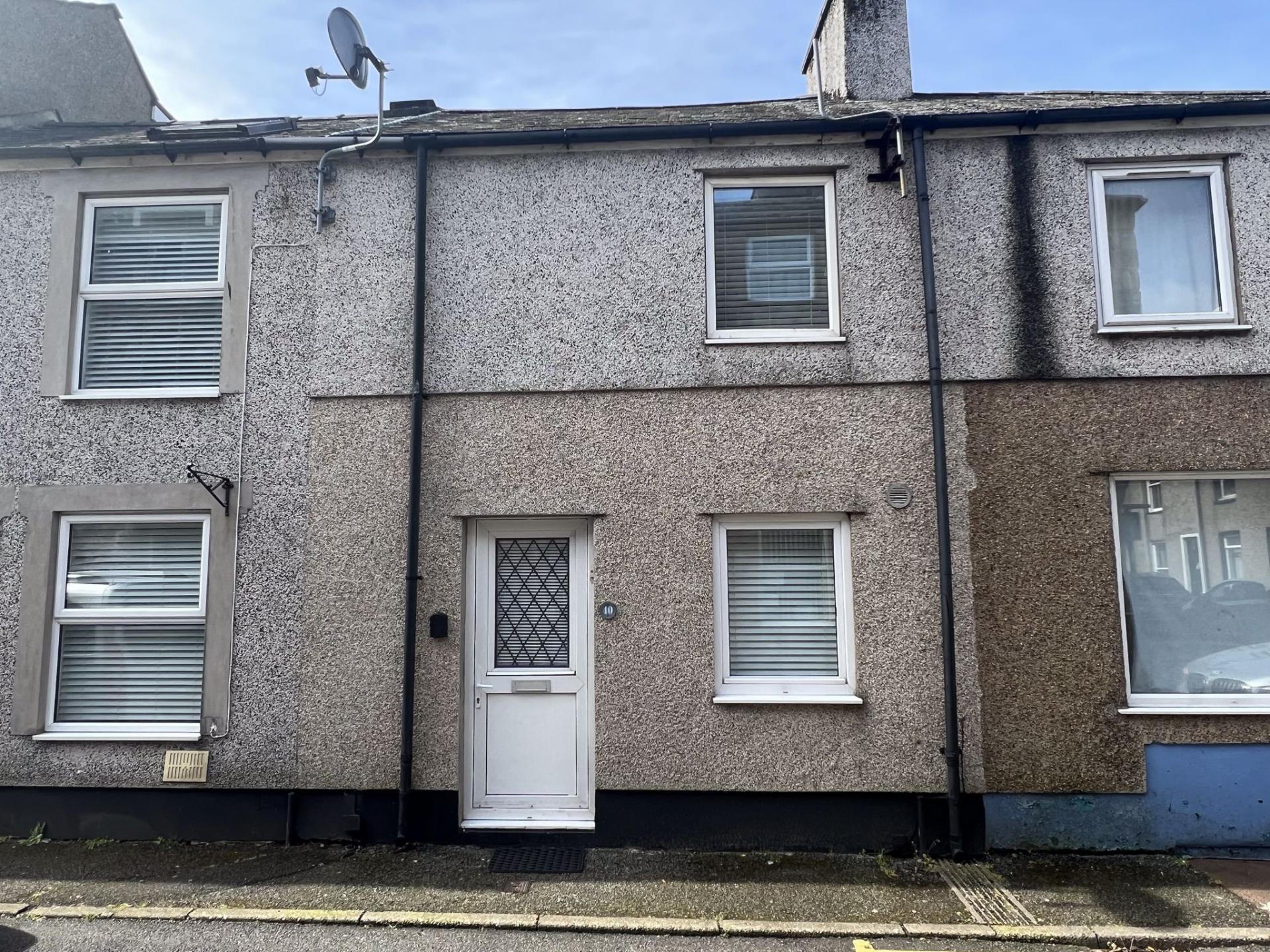 2 bedroom House for sale in Caernarfon