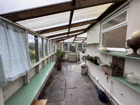 Sun Room / Utility Area