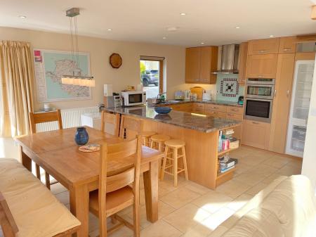 Kitchen/Dining Area