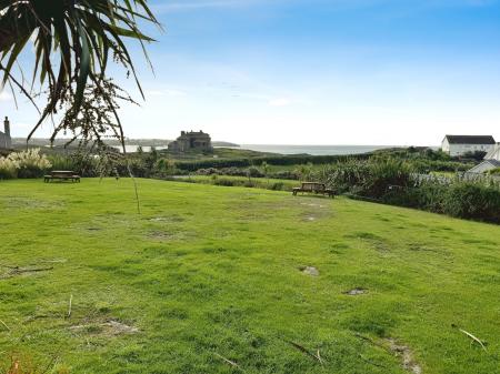 Communal Area with Sea View