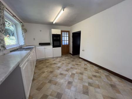 kitchen / breakfast room