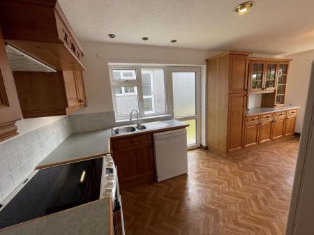 Kitchen/ Dining Room