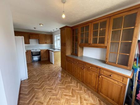 Kitchen/ Dining Room