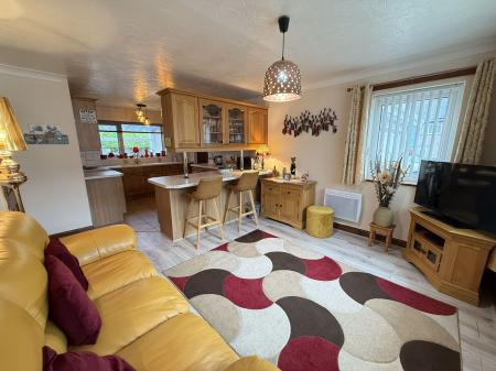 Kitchen/Breakfast Room / Sitting Area