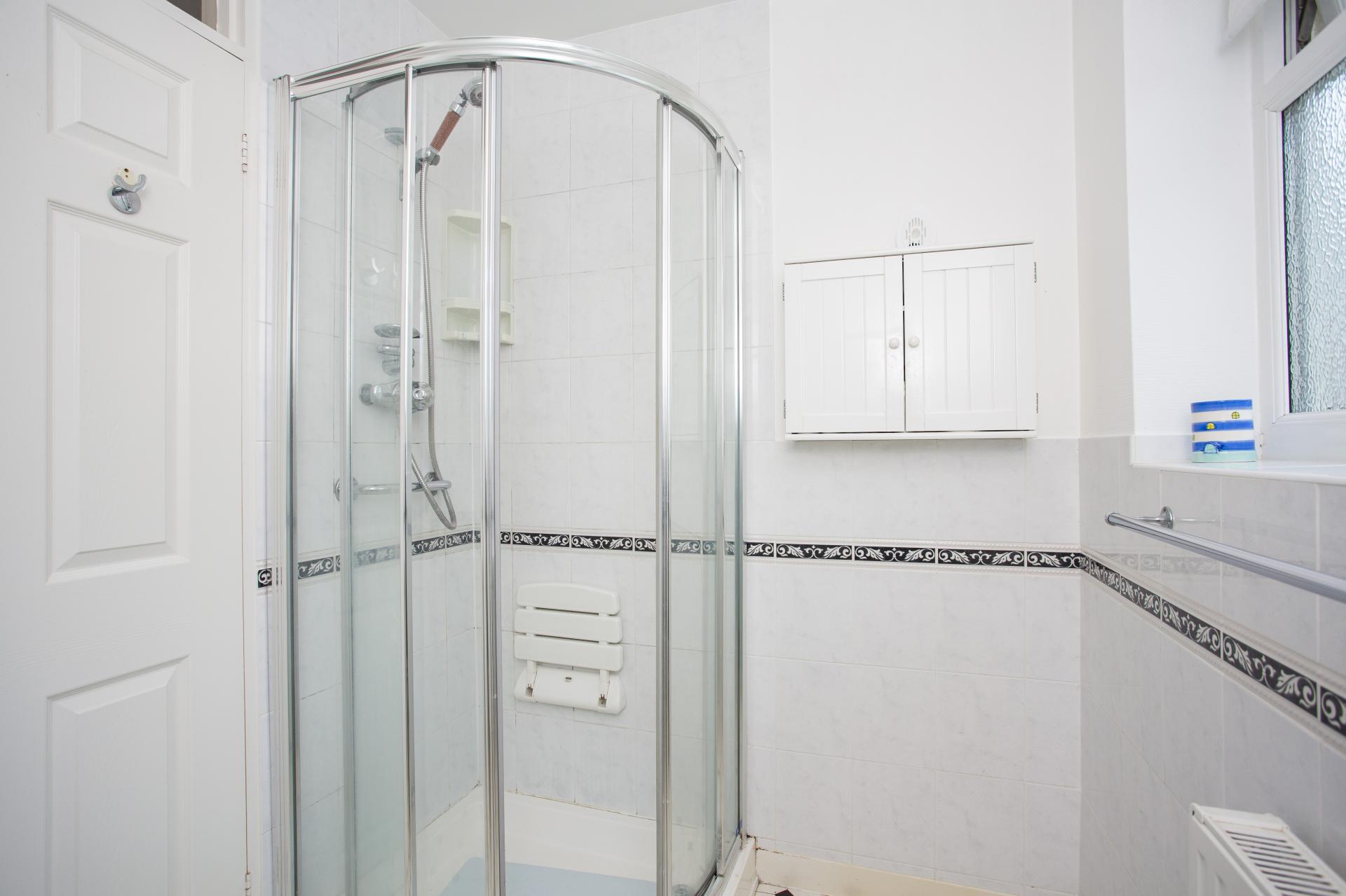 2 bedroom Detached Bungalow for sale in Heathfield