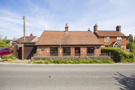 2 bedroom Detached Bungalow for sale in Heathfield