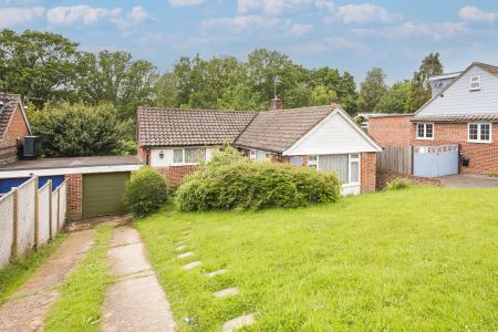 2 bedroom Detached Bungalow for sale in Heathfield