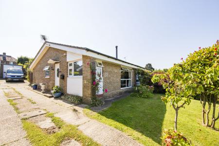 2 bedroom Semi-Detached Bungalow for sale in Heathfield