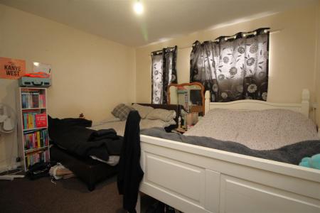 bedroom 2 .JPG