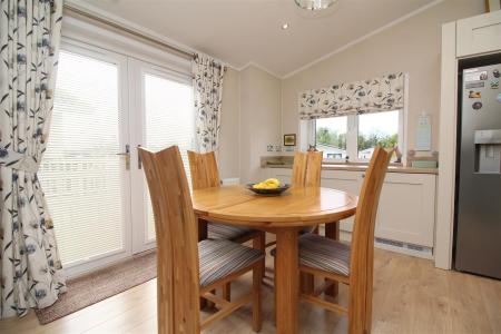 dining area 1.JPG