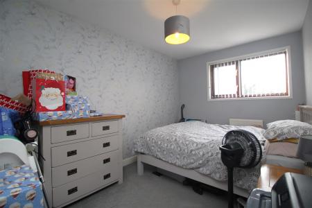 bedroom 1.JPG