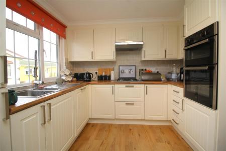 kitchen 1 .JPG