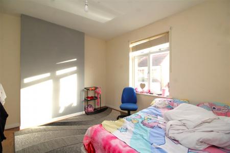 bedroom 1 .JPG